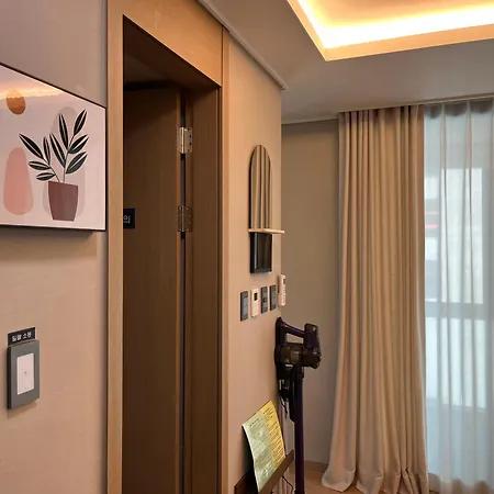 Elbon The Stay X Bona Travel